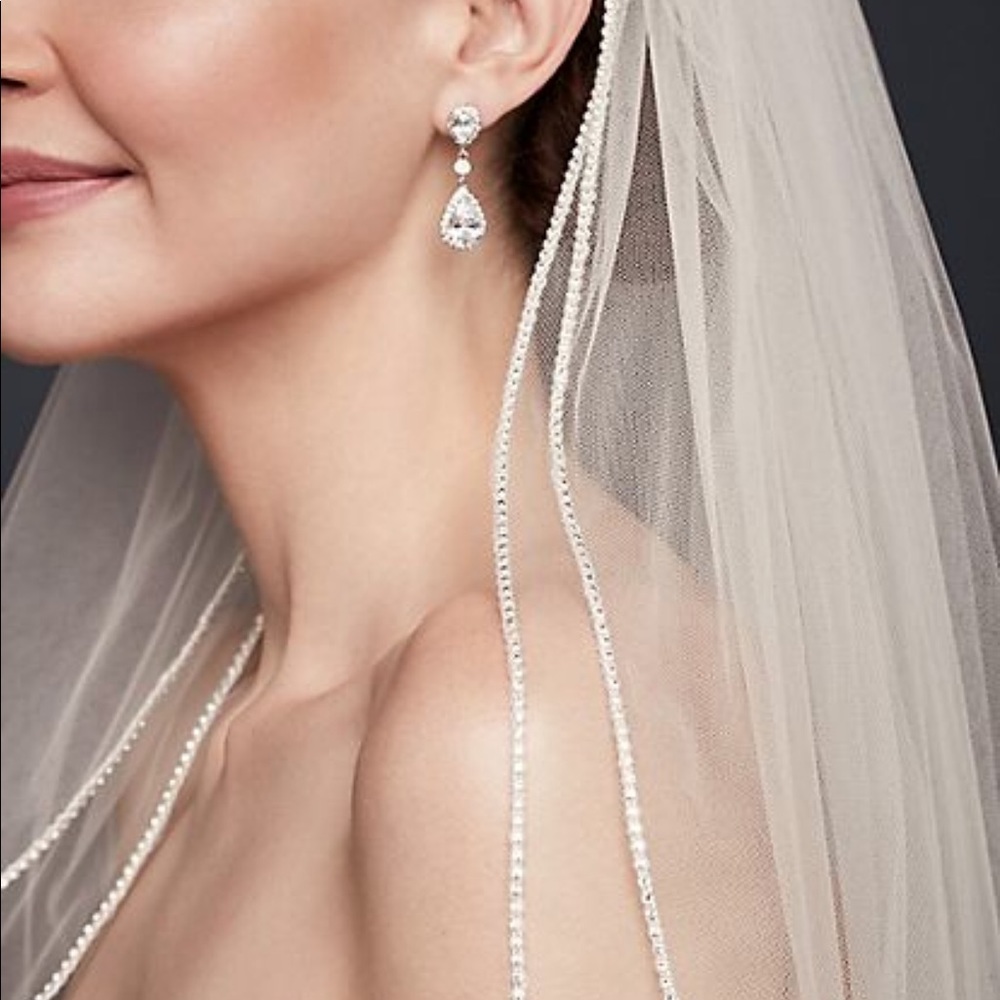 Davids Bridal Viel brand new with tags Ivory
